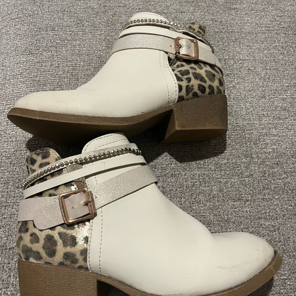 Girls boots size 2M. Color cream/beige. Leopard print in the back. Side zippers! - Picture 10 of 13